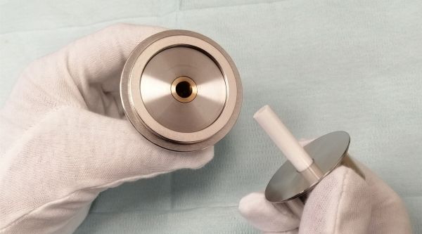 Maxon: hochpräzise Achse aus polierter Keramik