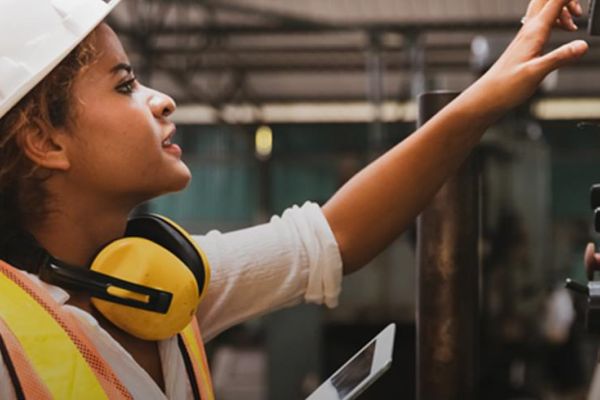 Moderne Automatisierung treibt die digitale Transformation voran, steigert Produktivität und senkt Kosten (Bild: Schneider Electric)