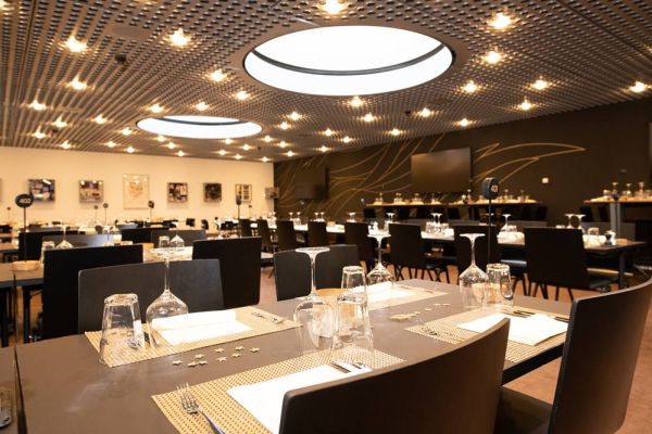 Die Lüftung ist so programmiert, dass die Abluft aus den Restaurants nicht das Hallenklima beeinträchtigt.