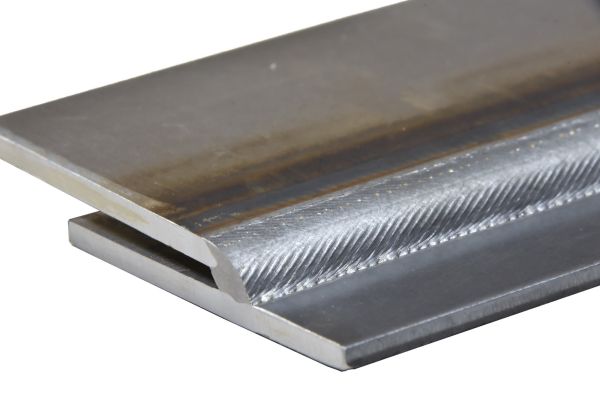 Dank intelligenter Unterstützung: WireSense erkennt Spalte bei Überlappnähten.