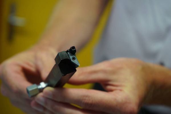 Bimu: komplexer Werkzeughalter für Wendeschneideplatten inklusive Hochdruckzufuhr