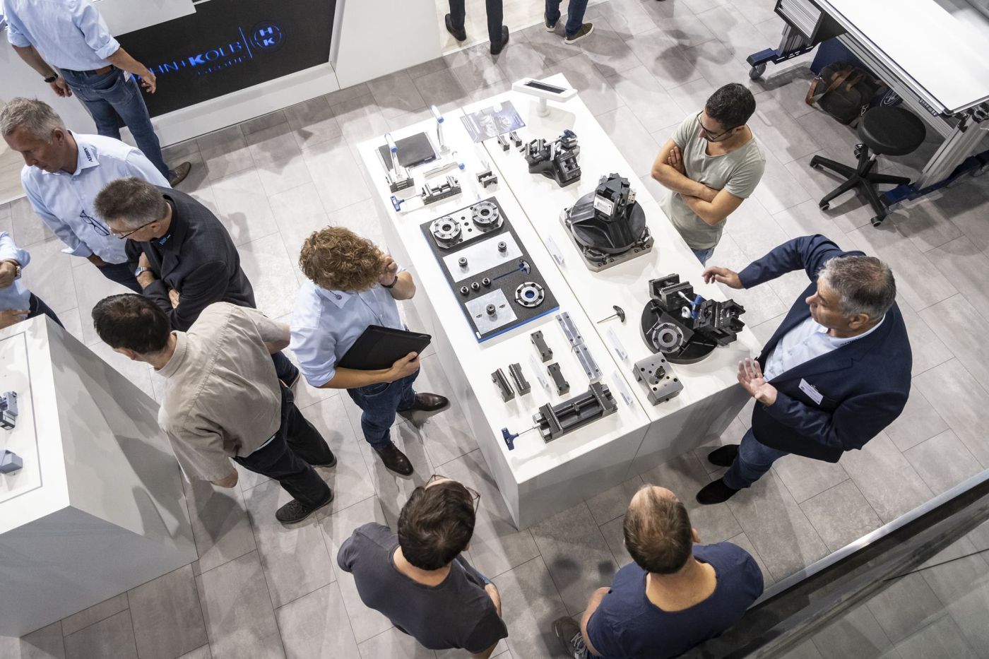 Nicht selten sind es Werkzeug-Spezialistinnen und -Spezialisten, die beauftragt werden, komplexe und problematische Zerspanungsprozesse zu optimieren. (Bild: Landesmesse Stuttgart GmbH)