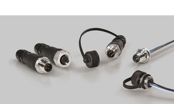 Bild 6: Serie 713, IP68 – Schutzkappen bewahren die Kontakte vor Witterungseinflüssen im Ausseneinsatz. Foto: Binder